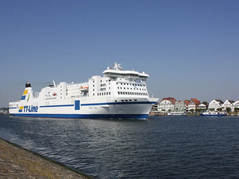 Fähre Peter Pan der TT-Line in Travemünde auf dem Wasserweg, 2018.