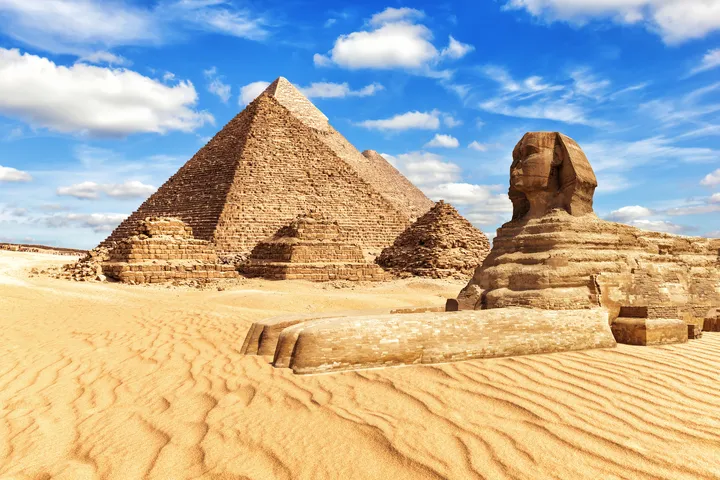 ©AlexAnton - stock.adobe.com Pyramiden & Sphinx