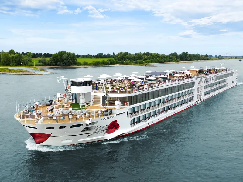 Flussschiff A-ROSA Sena auf einer Rhein-Kreuzfahrt.