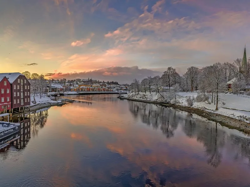 Wintermagie: Eismeer und Polarlichter