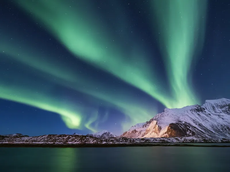 Wintermagie: Eismeer und Polarlichter