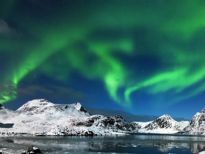 Wintermagie: Eismeer und Polarlichter