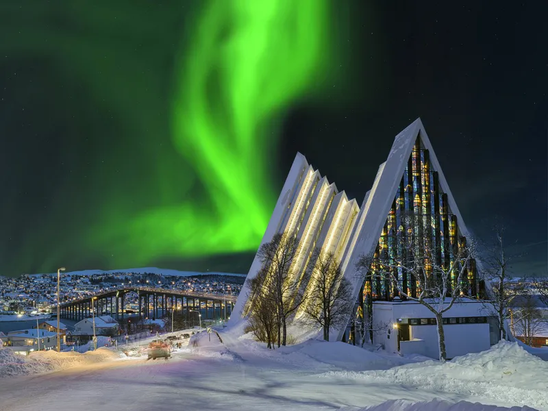 Wintermagie: Eismeer und Polarlichter